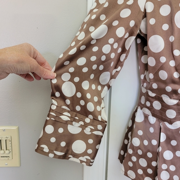 BEBE Silk Blouse Brown Cream Polka Dot Pattern Button Peplum Flared Cuff Size M - Picture 4 of 12